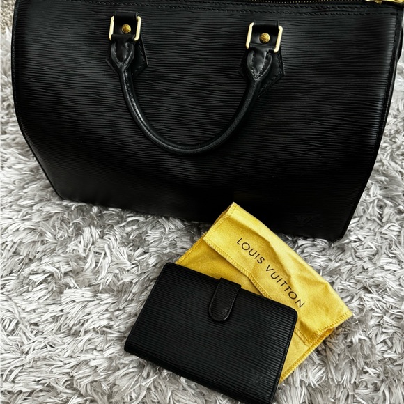 Louis Vuitton vintage Epi 30 and kiss wallet set - Picture 15 of 15